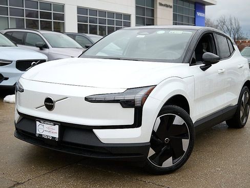 New 2026 Volvo EX30 Plus w/ Climate Package image 2