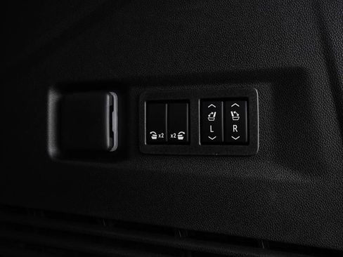 New 2026 GMC Yukon AT4 w/ AT4 Premium Package AWD/4WD image 9