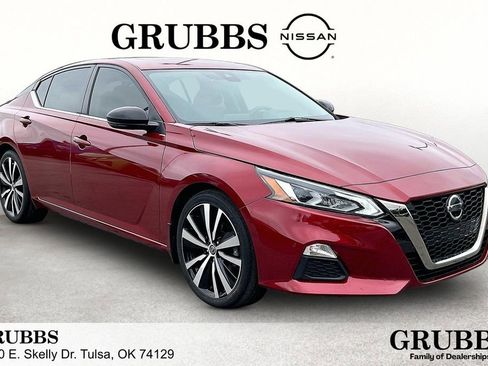 Used 2021 Nissan Altima 2.5 SR w/ SR Premium Package FWD image 1