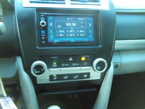 Used 2012 Toyota Camry LE image 31