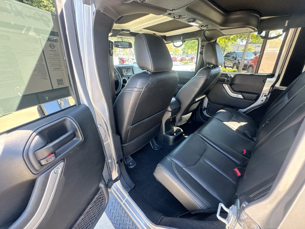 Used 2017 Jeep Wrangler Unlimited Sahara w/ Connectivity Group AWD/4WD image 31