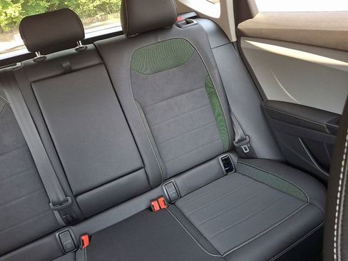 Certified 2024 Volkswagen Taos SE image 20