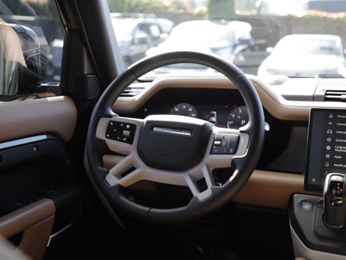 Used 2026 Land Rover Defender 110 X-Dynamic SE AWD/4WD image 19