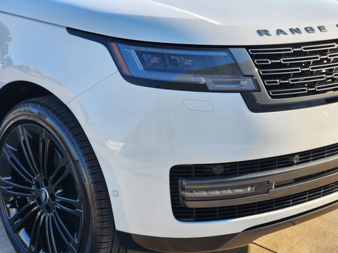 New 2025 Land Rover Range Rover Long Wheelbase SE image 8