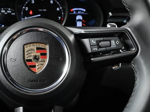 Certified 2025 Porsche Macan AWD image 10