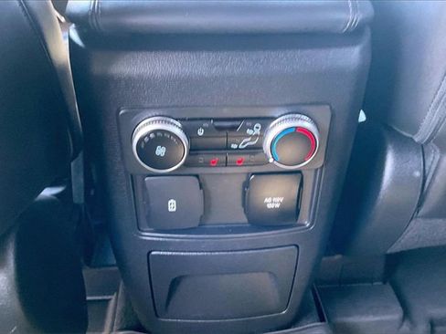Used 2022 Ford Explorer Platinum w/ Technology Package image 29