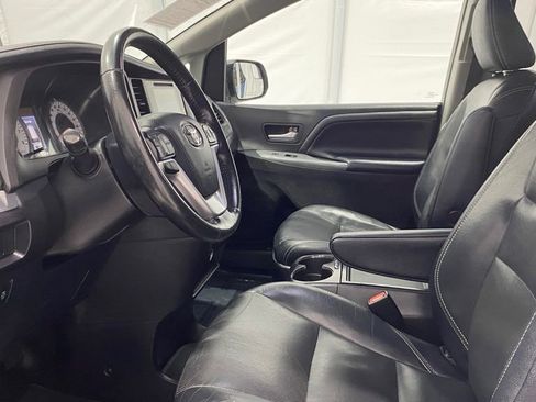 Used 2015 Toyota Sienna SE image 11