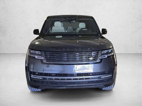 Used 2025 Land Rover Range Rover SE AWD/4WD image 2