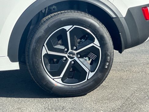 New 2026 Kia Niro LX FWD image 24