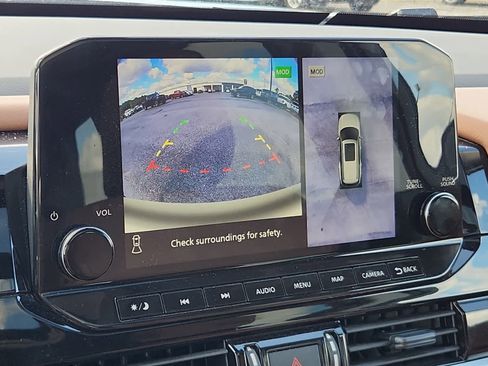 Used 2024 Nissan Pathfinder Platinum w/ Cargo Package image 17