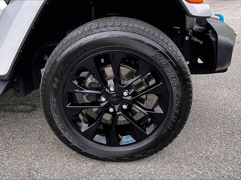 Used 2023 Jeep Wrangler Sahara w/ Cold Weather Group image 9