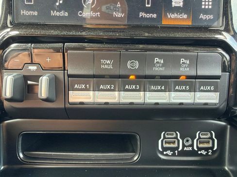 Used 2022 RAM 3500 Laramie AWD/4WD image 40