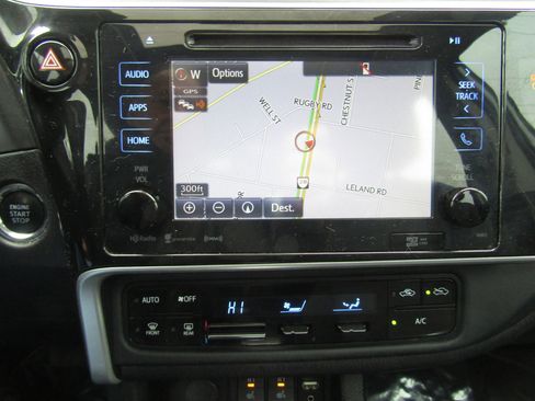 Used 2019 Toyota Corolla XLE image 28