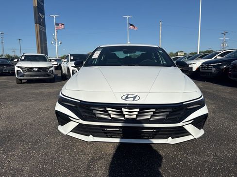 New 2026 Hyundai Elantra SEL Sport Premium FWD image 2
