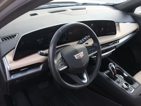 Used 2024 Cadillac XT4 Premium Luxury FWD image 16