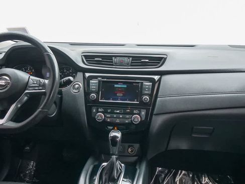 Used 2018 Nissan Rogue SV FWD image 12