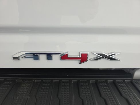 Used 2024 GMC Sierra 2500 AT4X image 19