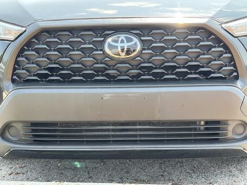 Used 2022 Toyota Corolla Cross LE w/ Moonroof Package AWD/4WD image 8