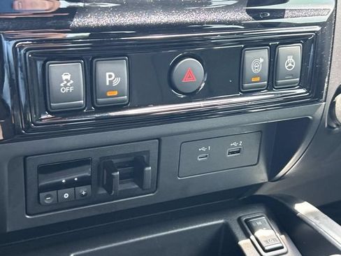 Used 2023 Nissan Titan PRO-4X w/ Pro-4x Convenience Package AWD/4WD image 32