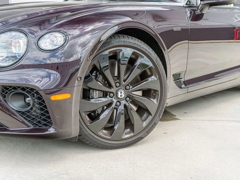 Used 2024 Bentley Continental GT V8 image 22
