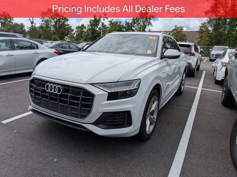 Used 2023 Audi Q8 Premium w/ Convenience Package AWD/4WD image 3