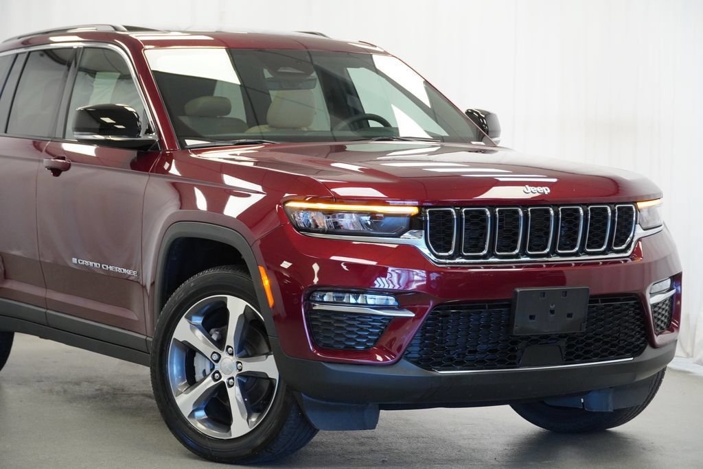 Certified 2025 Jeep Grand Cherokee Limited AWD/4WD image 6