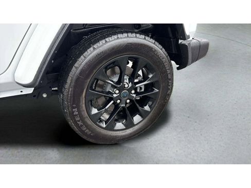 Used 2025 Jeep Wrangler Sahara w/ Safety Group image 23