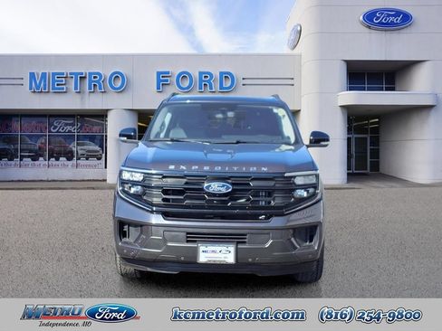 Certified 2025 Ford Expedition Active AWD/4WD image 8
