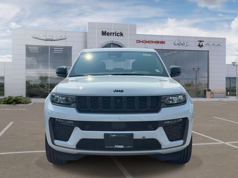 Used 2026 Jeep Grand Cherokee Limited AWD/4WD image 3