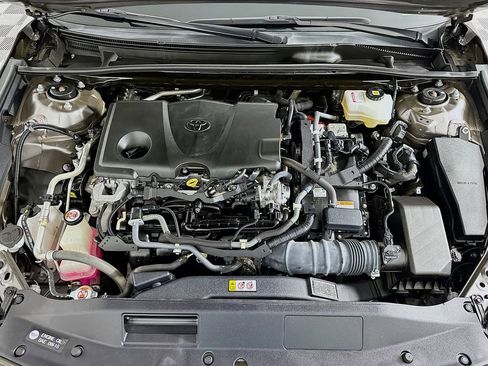 Used 2021 Toyota Camry LE image 28