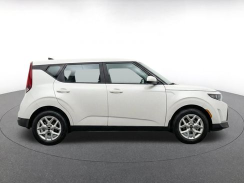 Used 2025 Kia Soul LX w/ LX Technology Package FWD image 10