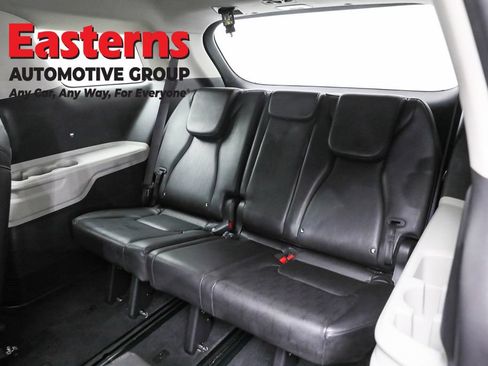 Used 2024 Kia Carnival LX FWD image 27
