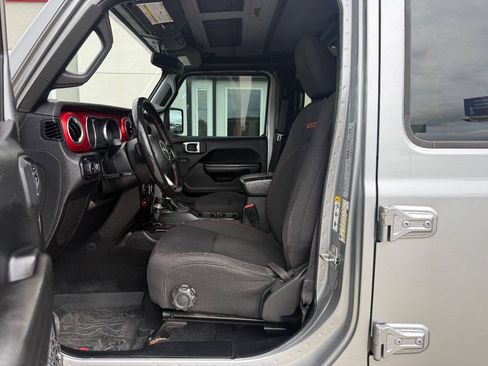 Used 2018 Jeep Wrangler Unlimited Rubicon w/ Dual Top Group AWD/4WD image 12
