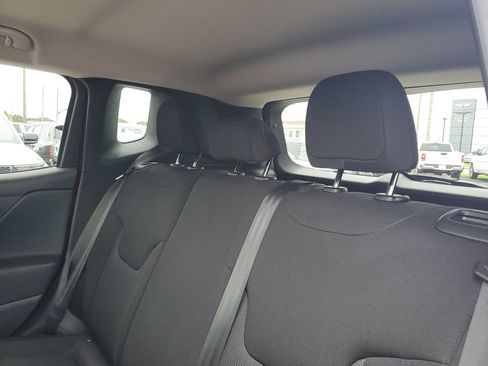 Used 2023 Jeep Renegade Latitude AWD/4WD image 22