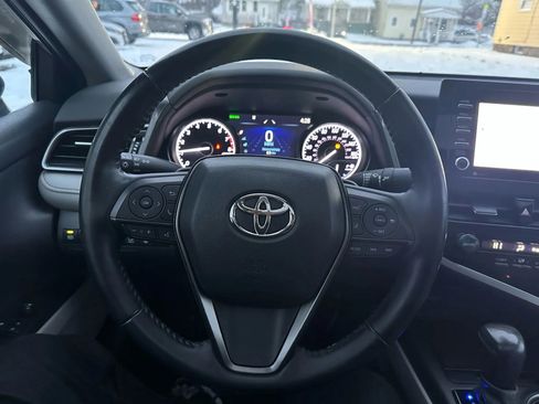 Used 2021 Toyota Camry SE w/ Cold Weather Package image 10