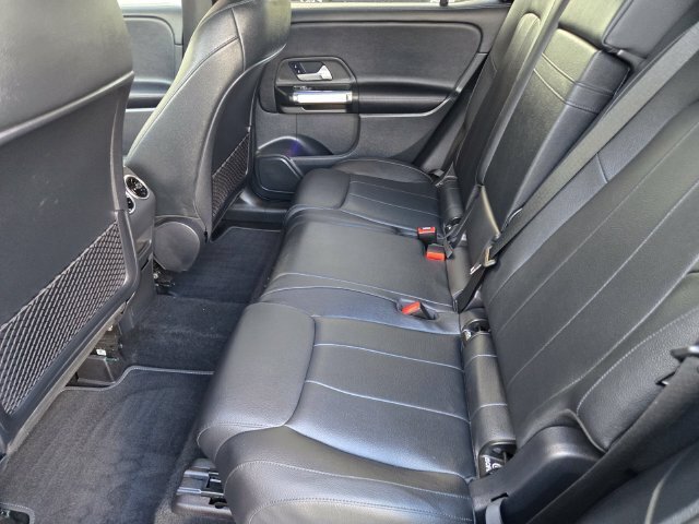 Used 2022 Mercedes-Benz GLB 250 4MATIC image 15
