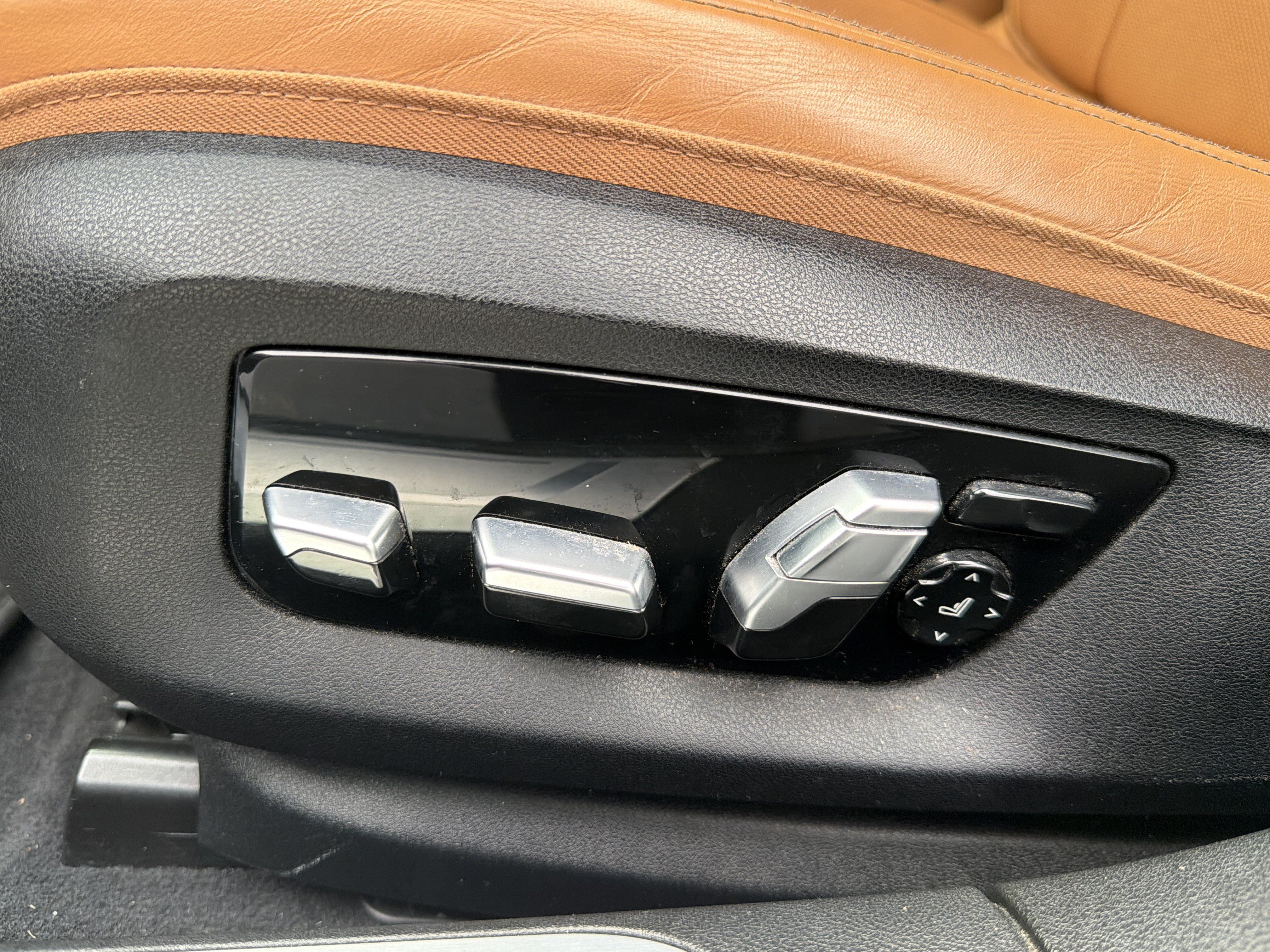 Used 2018 BMW 750i RWD image 16
