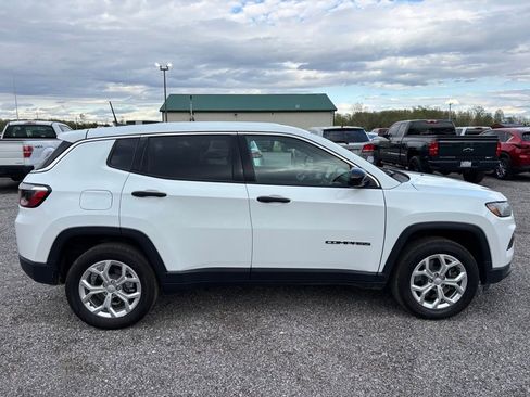 Used 2024 Jeep Compass Sport AWD/4WD image 2