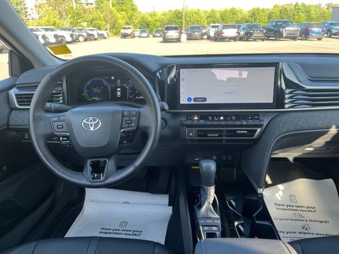 Used 2025 Toyota Camry XLE image 25