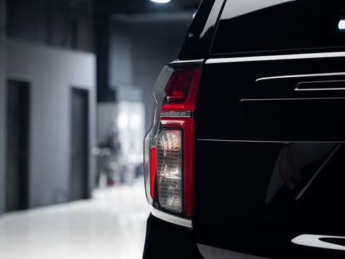 Used 2024 Chevrolet Suburban RST w/ Luxury Package image 28