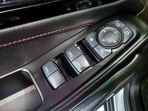 Used 2023 Chevrolet Traverse RS AWD/4WD image 18