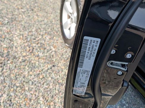 Used 2024 RAM 1500 Classic SLT AWD/4WD image 15