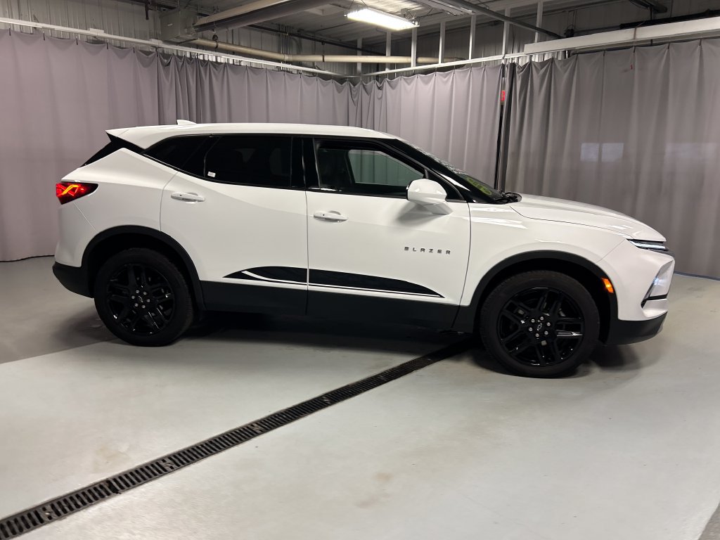 Used 2025 Chevrolet Blazer LT w/ Driver Confidence Package FWD image 8