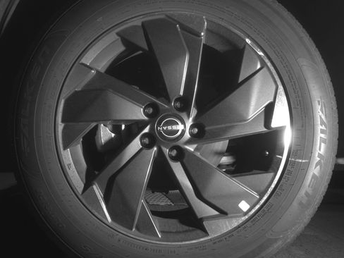 Used 2025 Nissan Rogue SV FWD image 12