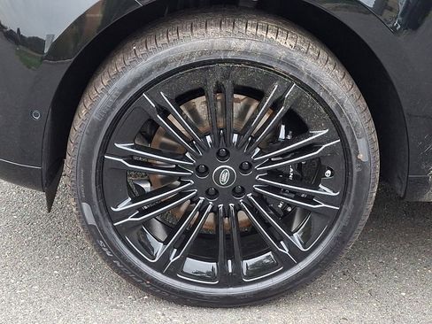 New 2025 Land Rover Range Rover SE image 6