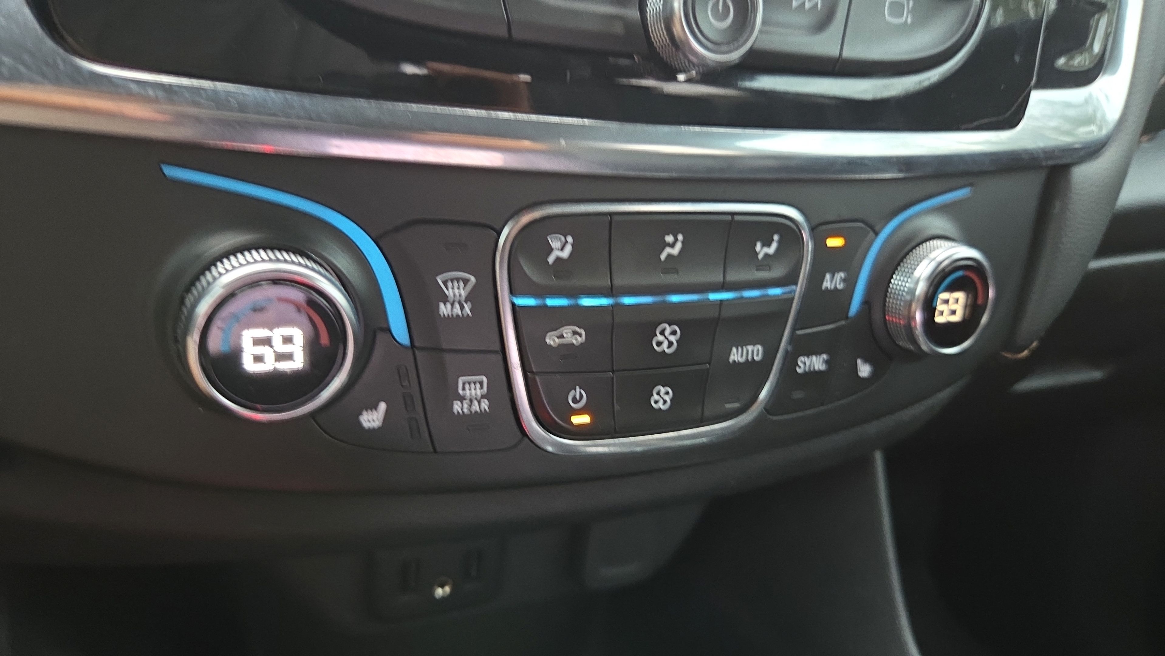 Used 2021 Chevrolet Traverse LT FWD image 26