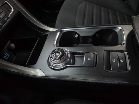Used 2020 Ford Fusion SE FWD image 25