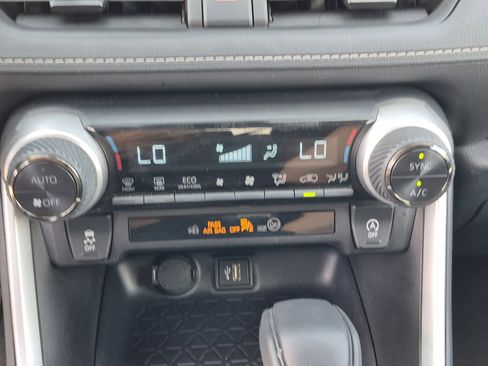 Used 2025 Toyota RAV4 XLE image 29