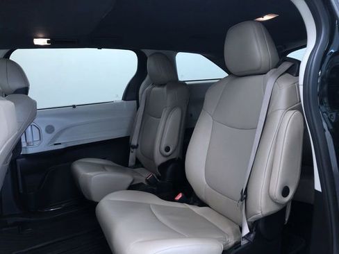 Used 2023 Toyota Sienna XLE image 19