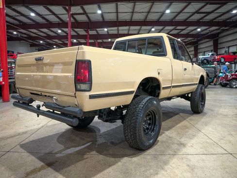 Used 1986 Nissan Pickup 4x4 King Cab image 8